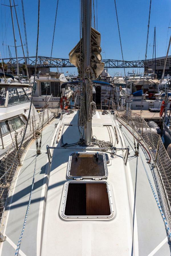 Sail Boat To Sleep Hotel Sant Adria de Besos Exterior photo